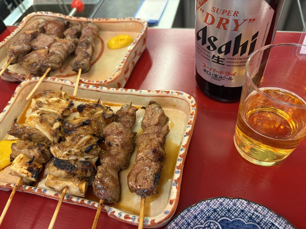 串焼きと瓶ビール